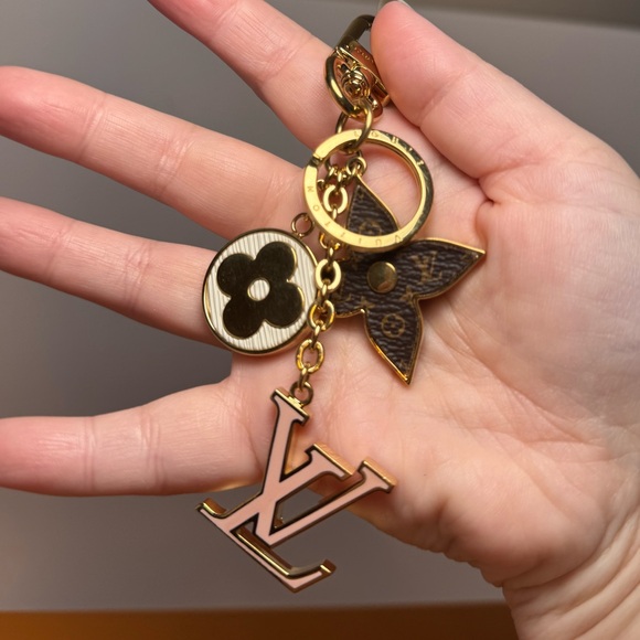 SOLD Louis Vuitton Spring Street Bag Charm/Keychain Fleur de Monogram Gold - Picture 2 of 16